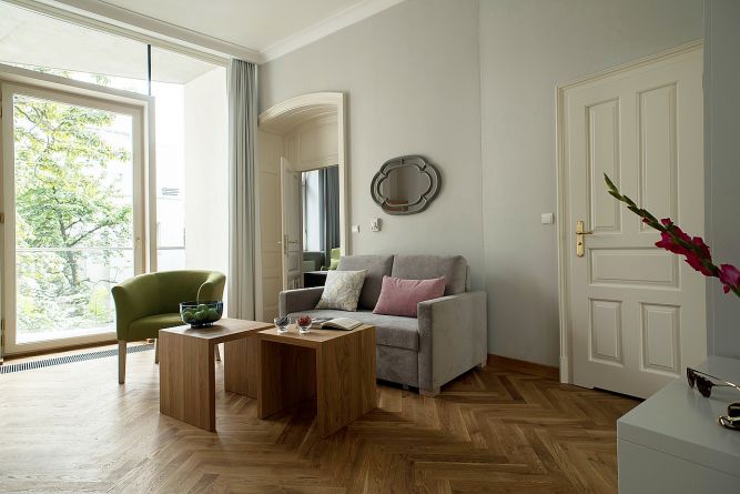 belle-epoque-krakow-apartamenty-z-sypialnia-deluxe-salon.jpg